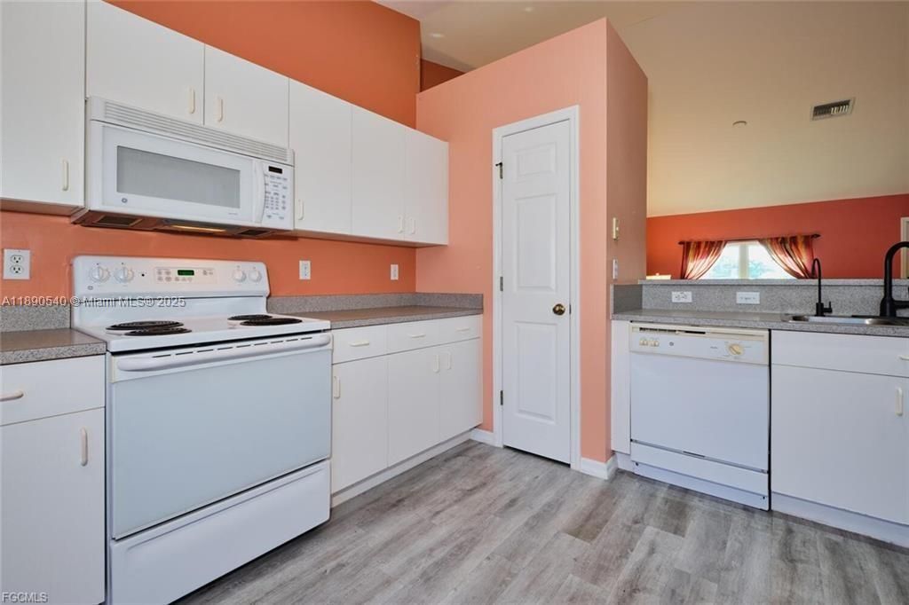 For Sale: $264,000 (3 beds, 2 baths, 1422 Square Feet)