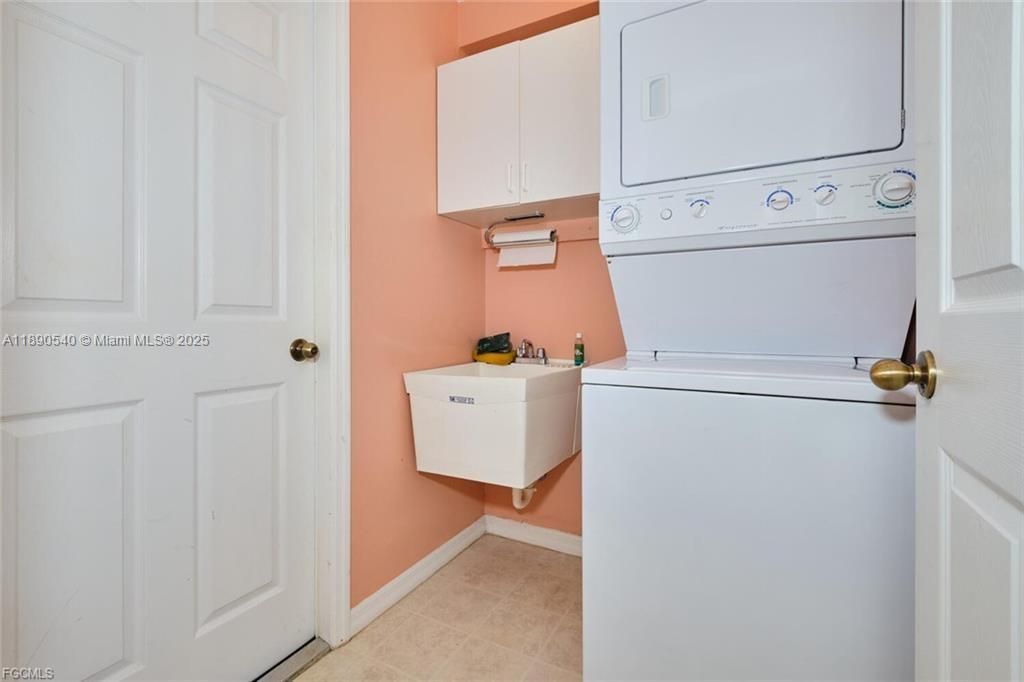 For Sale: $264,000 (3 beds, 2 baths, 1422 Square Feet)