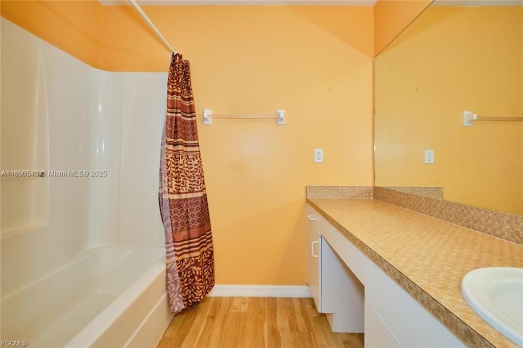 For Sale: $264,000 (3 beds, 2 baths, 1422 Square Feet)