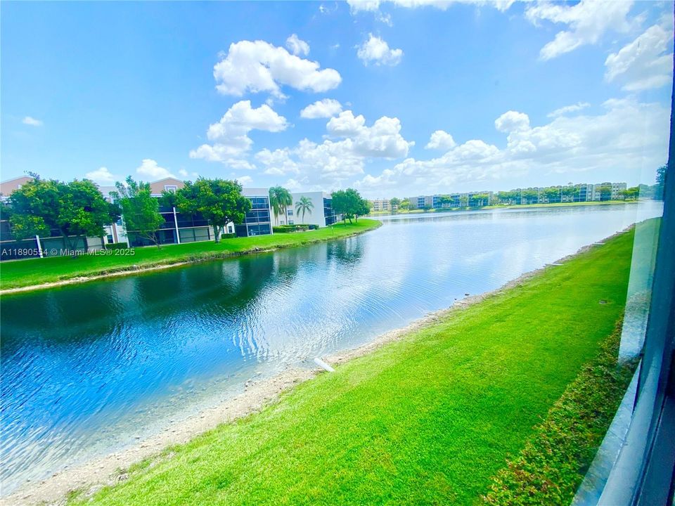 Под контрактом: $127,000 (2 спален, 2 ванн, 1228 Квадратных фут)