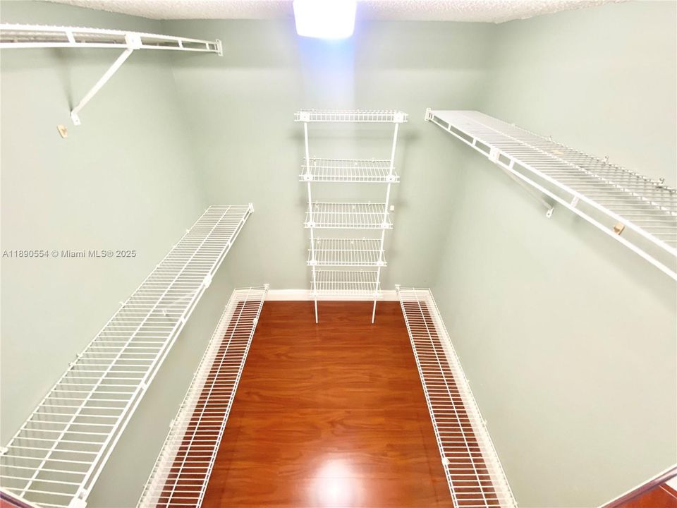 Под контрактом: $127,000 (2 спален, 2 ванн, 1228 Квадратных фут)