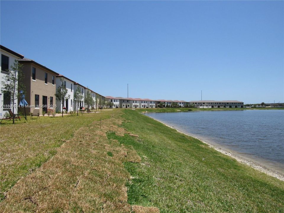 Active With Contract: $4,200 (5 beds, 4 baths, 2909 Square Feet)