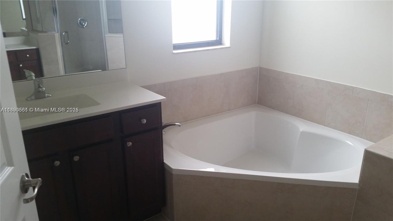 Active With Contract: $4,200 (5 beds, 4 baths, 2909 Square Feet)