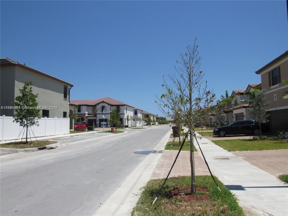 Active With Contract: $4,200 (5 beds, 4 baths, 2909 Square Feet)