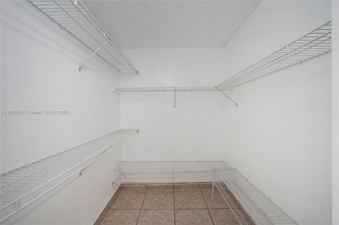 出租: $4,350 (3 贝兹, 2 浴室, 1420 平方英尺)