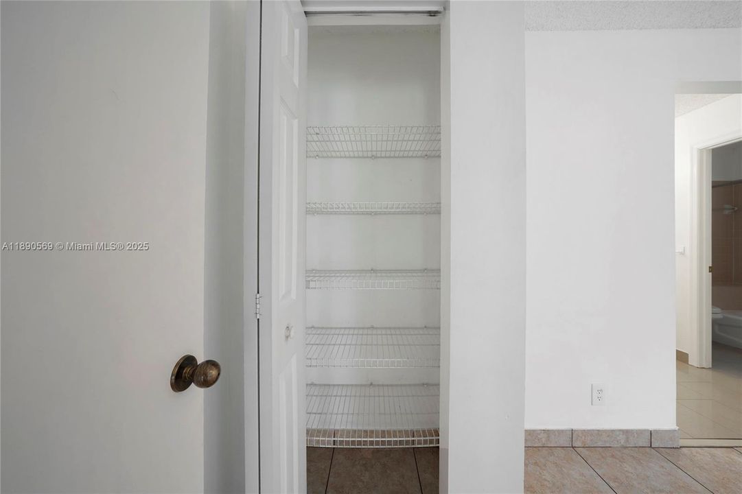 出租: $4,350 (3 贝兹, 2 浴室, 1420 平方英尺)