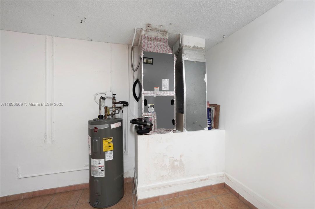 出租: $4,350 (3 贝兹, 2 浴室, 1420 平方英尺)