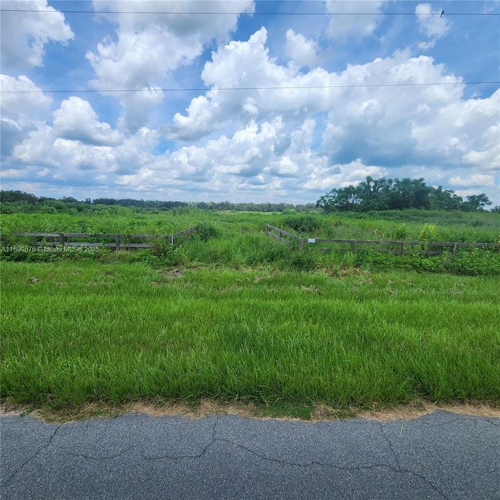 En Venta: $140,000 (5.01 acres)