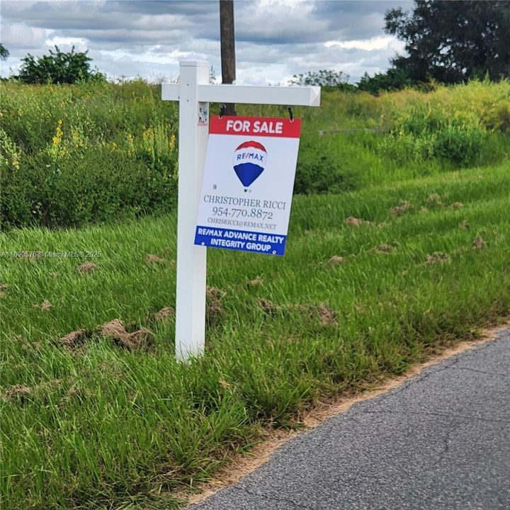 En Venta: $140,000 (5.01 acres)