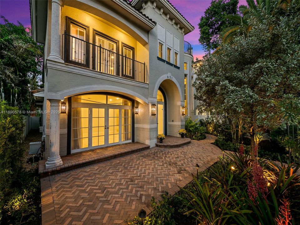 待售: $3,125,000 (4 贝兹, 5 浴室, 3937 平方英尺)