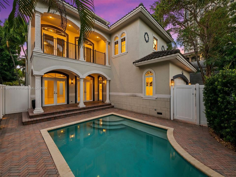 待售: $3,125,000 (4 贝兹, 5 浴室, 3937 平方英尺)