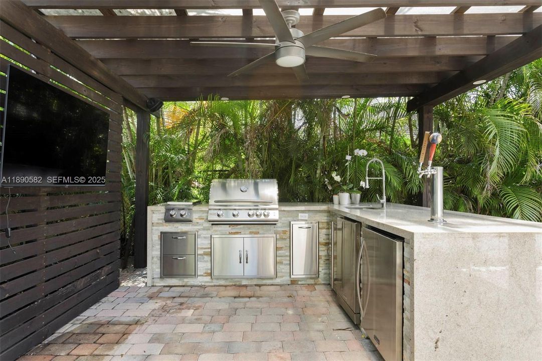 For Rent: $6,100 (4 beds, 3 baths, 2058 Square Feet)