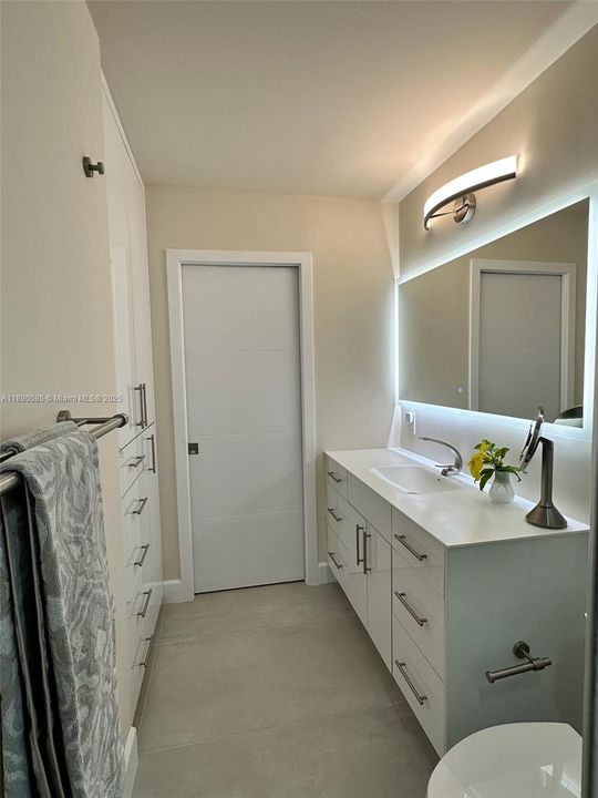 For Sale: $255,000 (1 beds, 1 baths, 618 Square Feet)