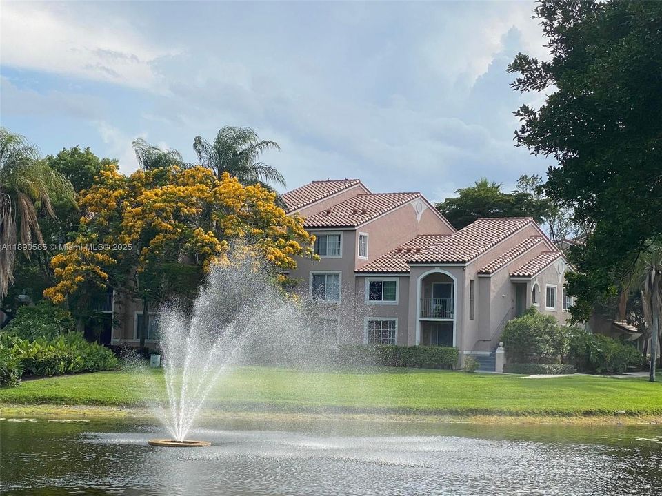 For Sale: $255,000 (1 beds, 1 baths, 618 Square Feet)