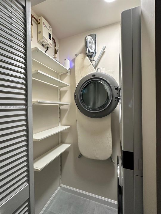 For Sale: $255,000 (1 beds, 1 baths, 618 Square Feet)