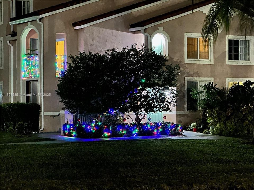 For Sale: $255,000 (1 beds, 1 baths, 618 Square Feet)