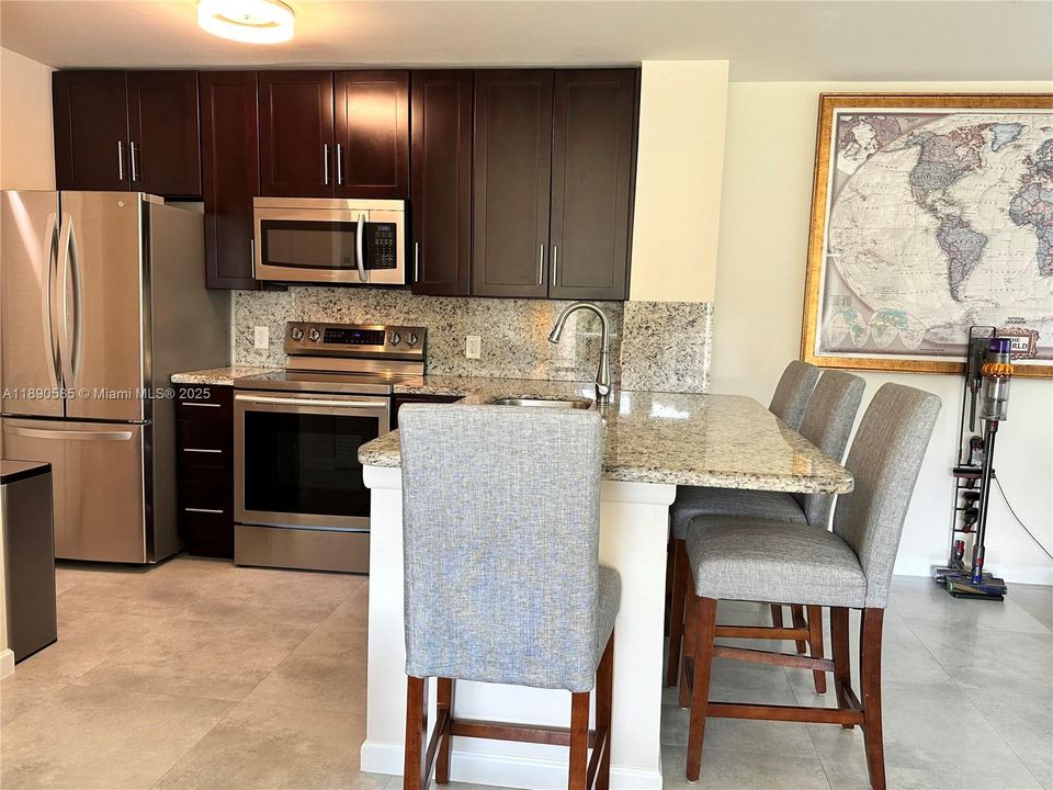 For Sale: $255,000 (1 beds, 1 baths, 618 Square Feet)