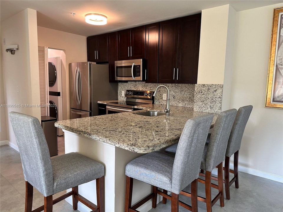 For Sale: $255,000 (1 beds, 1 baths, 618 Square Feet)