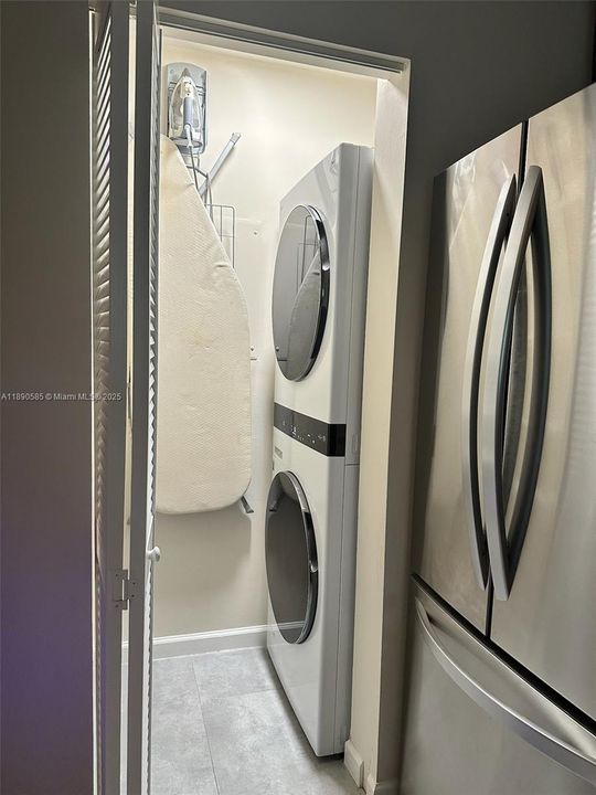 For Sale: $255,000 (1 beds, 1 baths, 618 Square Feet)