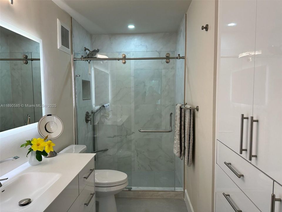 For Sale: $255,000 (1 beds, 1 baths, 618 Square Feet)