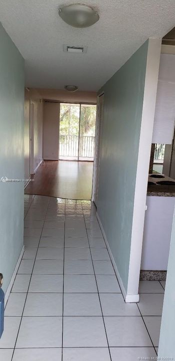 На продажу: $205,000 (2 спален, 2 ванн, 1015 Квадратных фут)