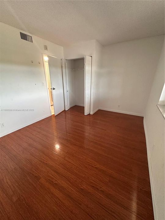 На продажу: $205,000 (2 спален, 2 ванн, 1015 Квадратных фут)