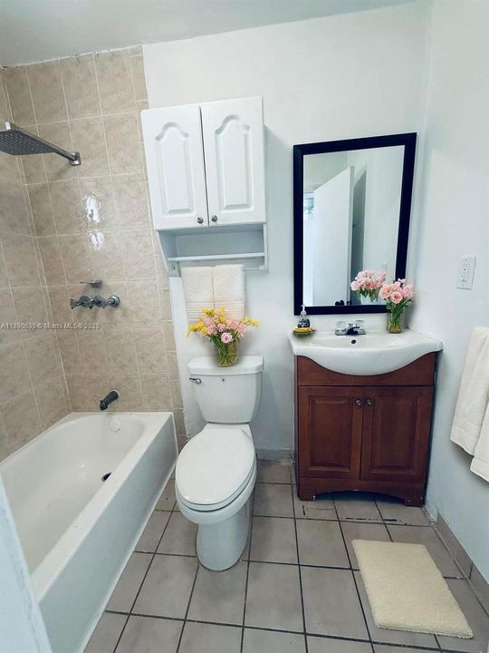 最近租的: $4,300 (5 贝兹, 3 浴室, 1561 平方英尺)