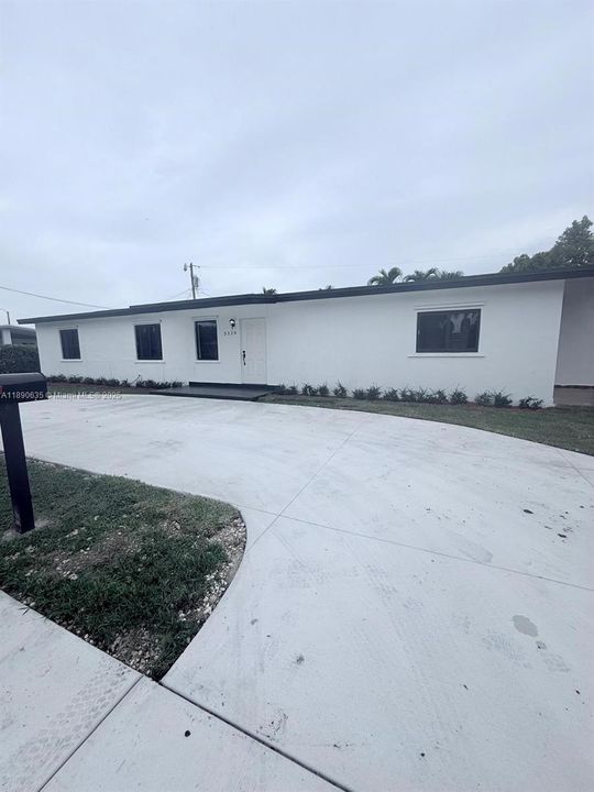 最近租的: $4,300 (5 贝兹, 3 浴室, 1561 平方英尺)