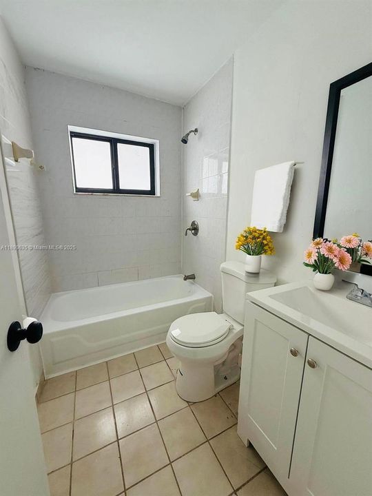 最近租的: $4,300 (5 贝兹, 3 浴室, 1561 平方英尺)