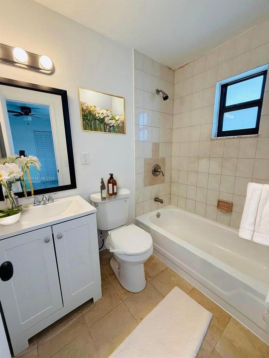 最近租的: $4,300 (5 贝兹, 3 浴室, 1561 平方英尺)