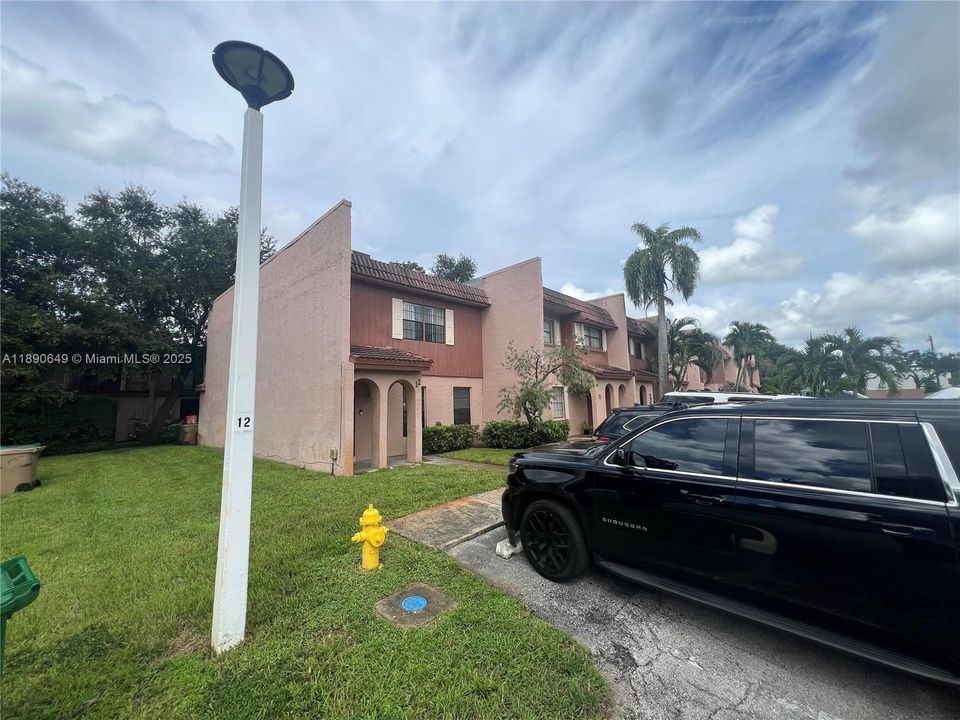 Activo con contrato: $279,000 (3 camas, 2 baños, 1360 Pies cuadrados)