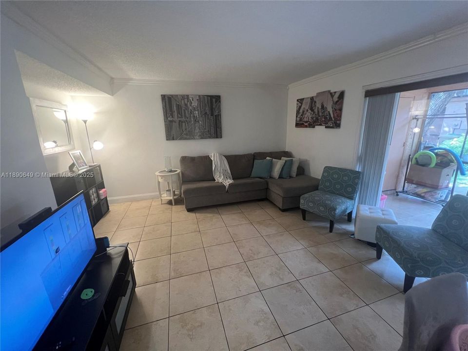 Activo con contrato: $279,000 (3 camas, 2 baños, 1360 Pies cuadrados)