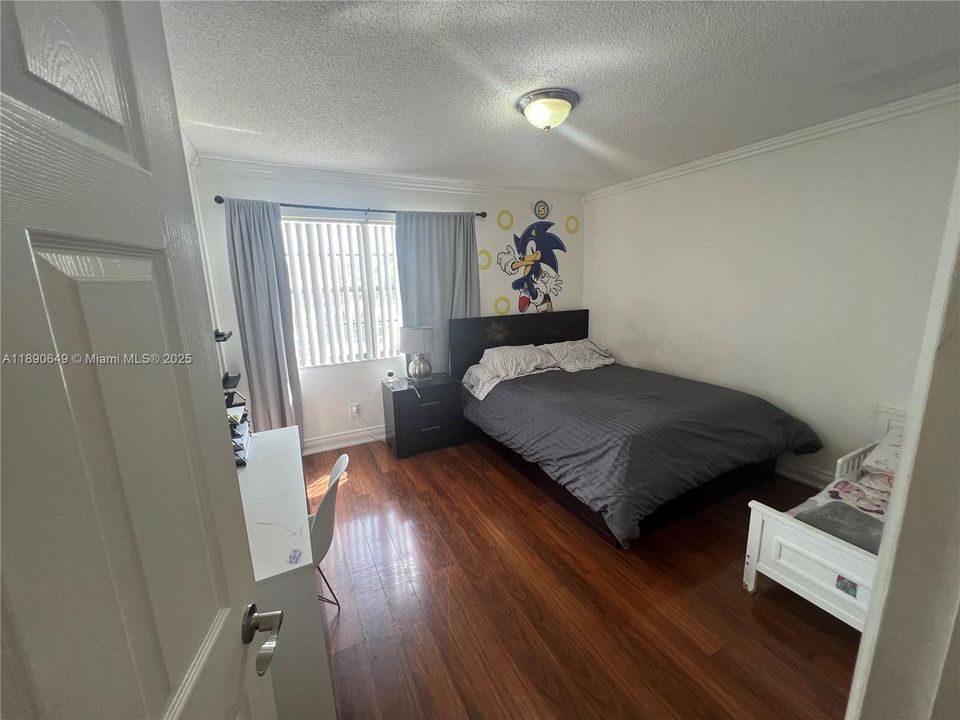 Activo con contrato: $279,000 (3 camas, 2 baños, 1360 Pies cuadrados)