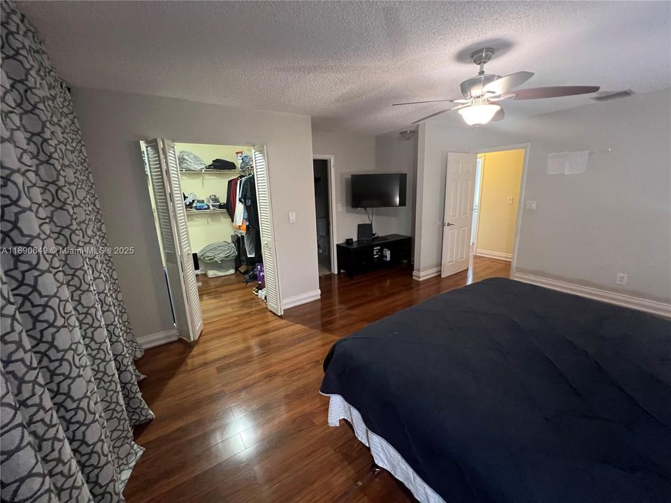 Activo con contrato: $279,000 (3 camas, 2 baños, 1360 Pies cuadrados)