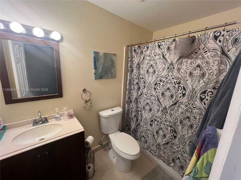 Activo con contrato: $279,000 (3 camas, 2 baños, 1360 Pies cuadrados)