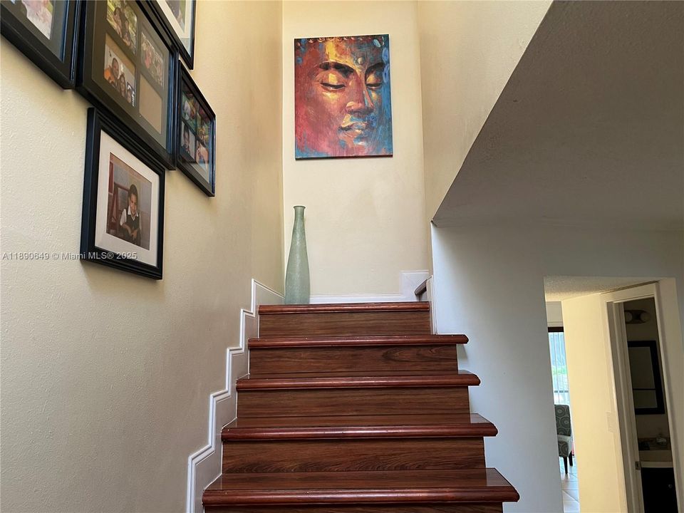 Activo con contrato: $279,000 (3 camas, 2 baños, 1360 Pies cuadrados)