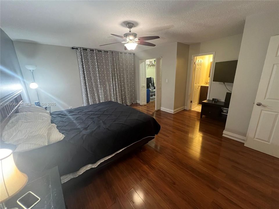 Activo con contrato: $279,000 (3 camas, 2 baños, 1360 Pies cuadrados)