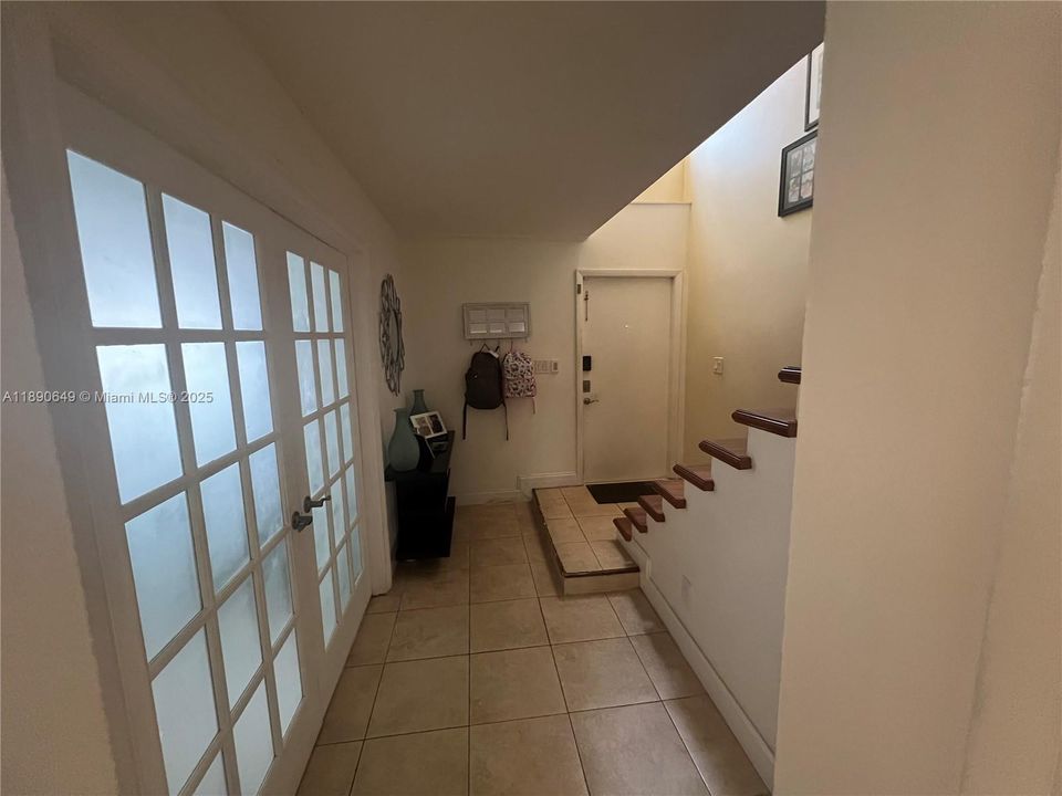 Activo con contrato: $279,000 (3 camas, 2 baños, 1360 Pies cuadrados)