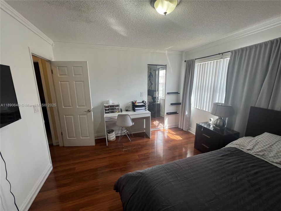 Activo con contrato: $279,000 (3 camas, 2 baños, 1360 Pies cuadrados)