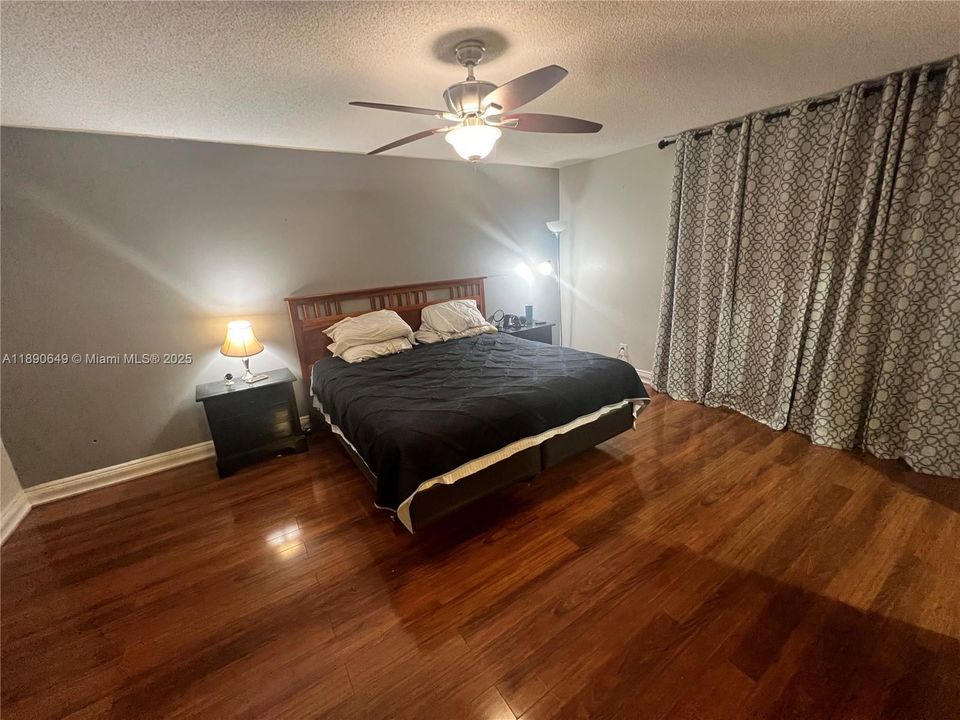 Activo con contrato: $279,000 (3 camas, 2 baños, 1360 Pies cuadrados)