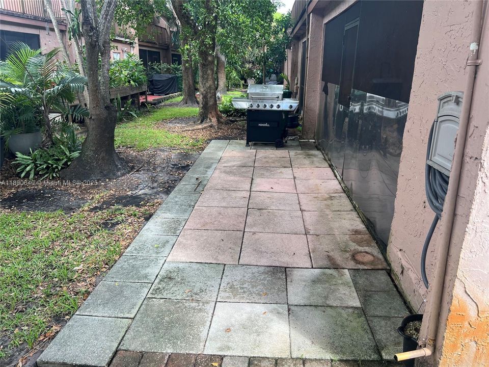 Activo con contrato: $279,000 (3 camas, 2 baños, 1360 Pies cuadrados)