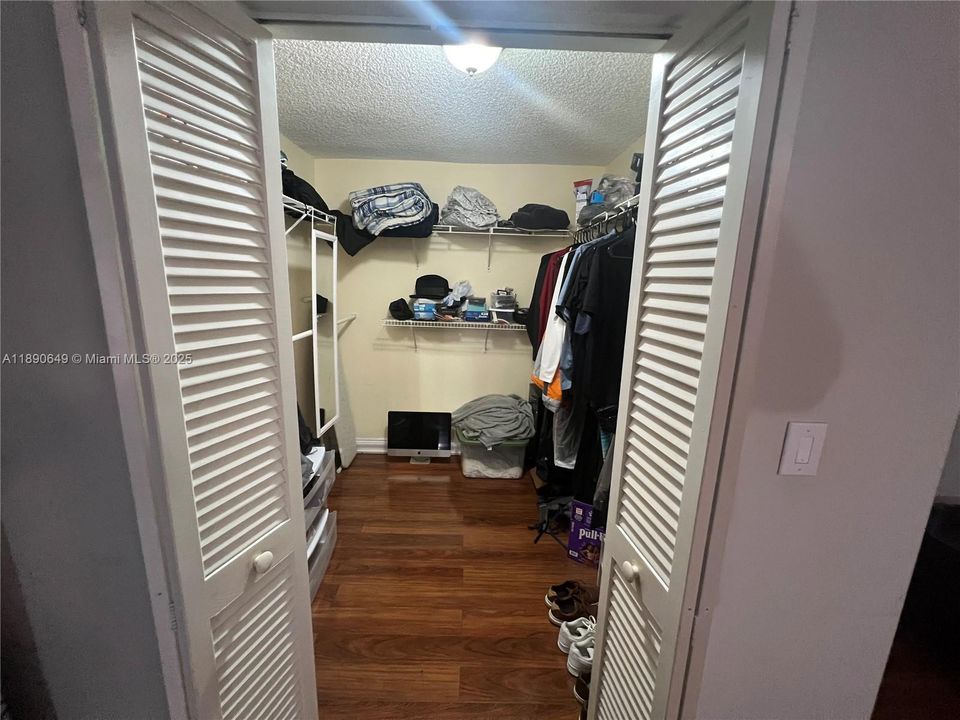 Activo con contrato: $279,000 (3 camas, 2 baños, 1360 Pies cuadrados)