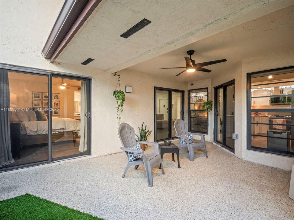 合同活跃: $375,000 (2 贝兹, 2 浴室, 1200 平方英尺)