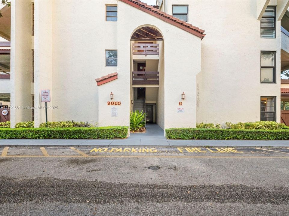 合同活跃: $375,000 (2 贝兹, 2 浴室, 1200 平方英尺)