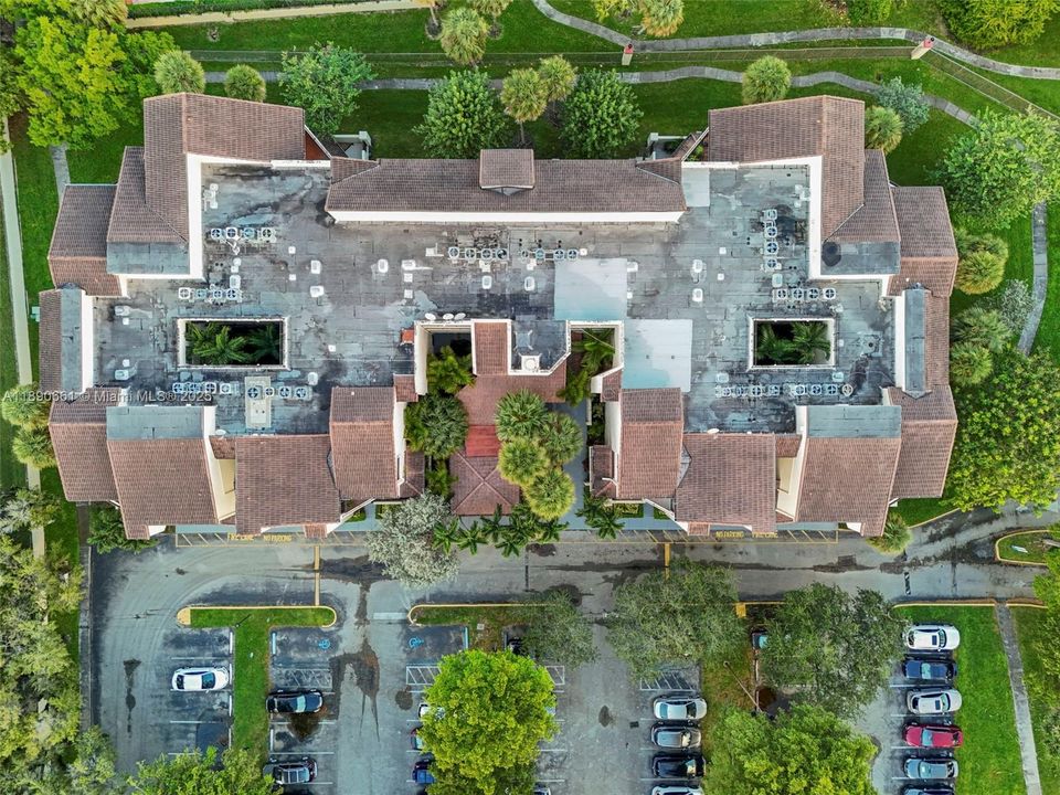 合同活跃: $375,000 (2 贝兹, 2 浴室, 1200 平方英尺)