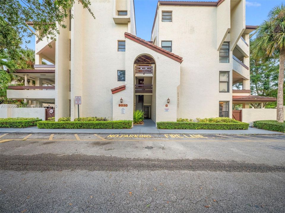 合同活跃: $375,000 (2 贝兹, 2 浴室, 1200 平方英尺)