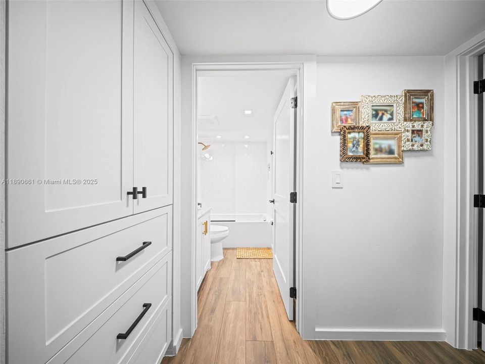 合同活跃: $375,000 (2 贝兹, 2 浴室, 1200 平方英尺)