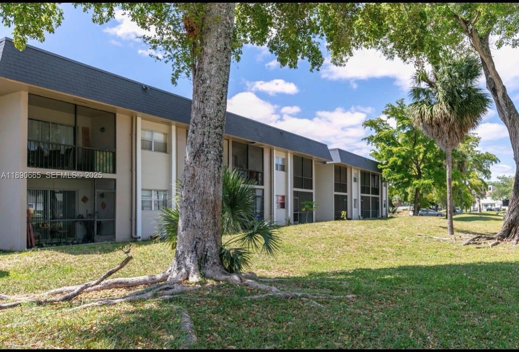 Active With Contract: $1,450 (1 beds, 1 baths, 0 Square Feet)