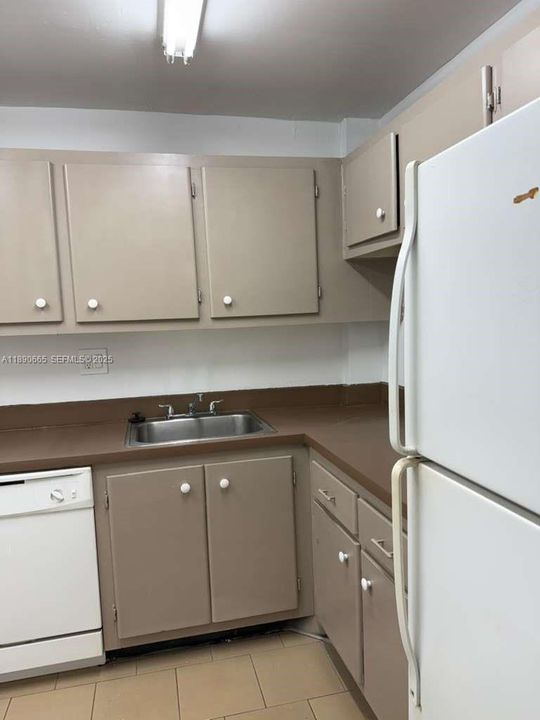 Active With Contract: $1,450 (1 beds, 1 baths, 0 Square Feet)