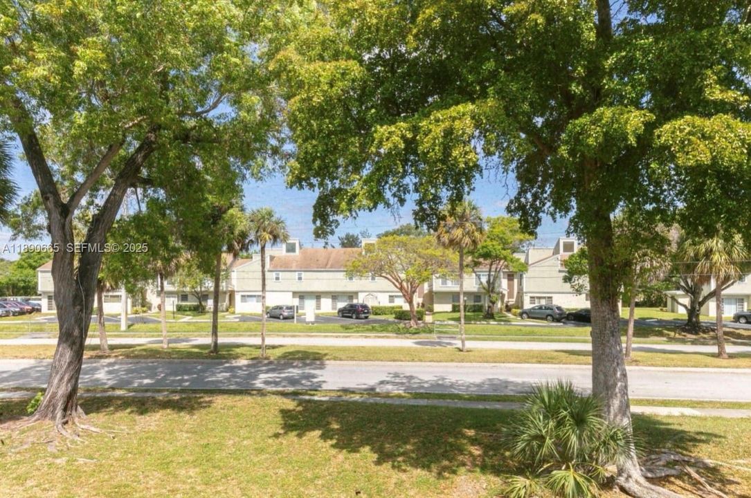 Active With Contract: $1,450 (1 beds, 1 baths, 0 Square Feet)